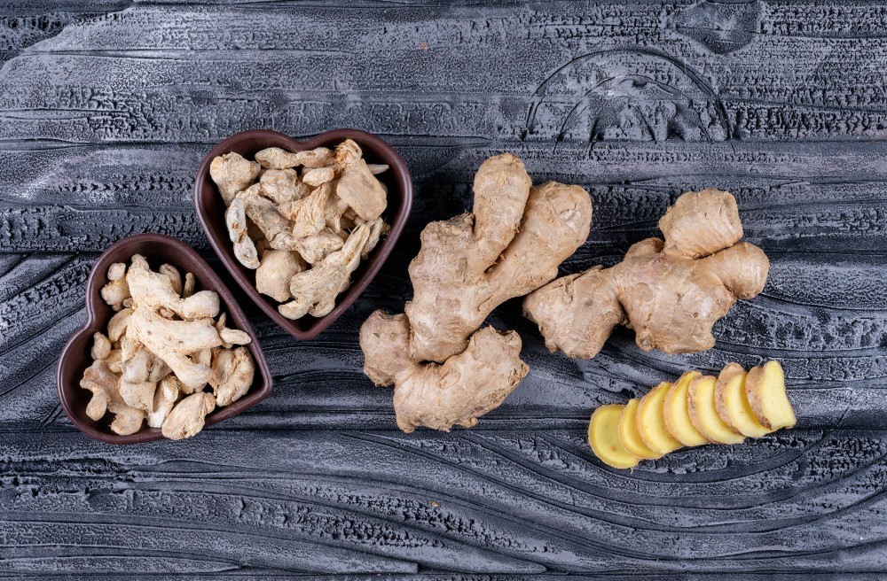 Ginger in heart-shaped bowls with ginger slices